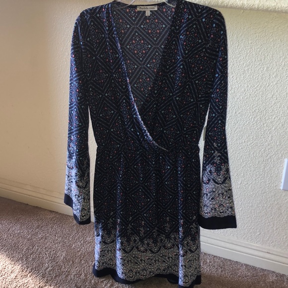 Blue floral print dress w/ cutout neckline - Picture 2 of 4